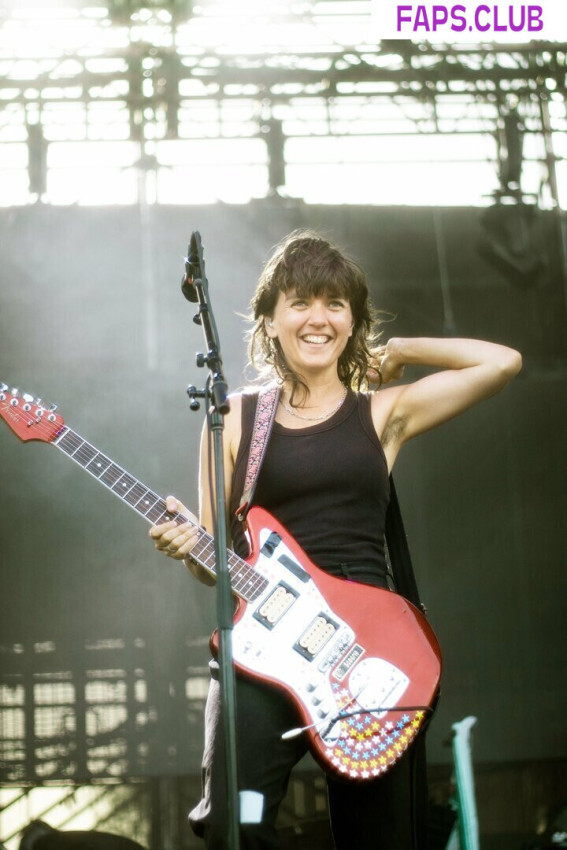 Courtney Barnett photo #5 - Faps