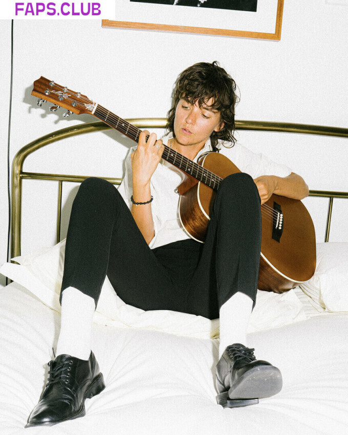 Courtney Barnett photo #2 - Faps