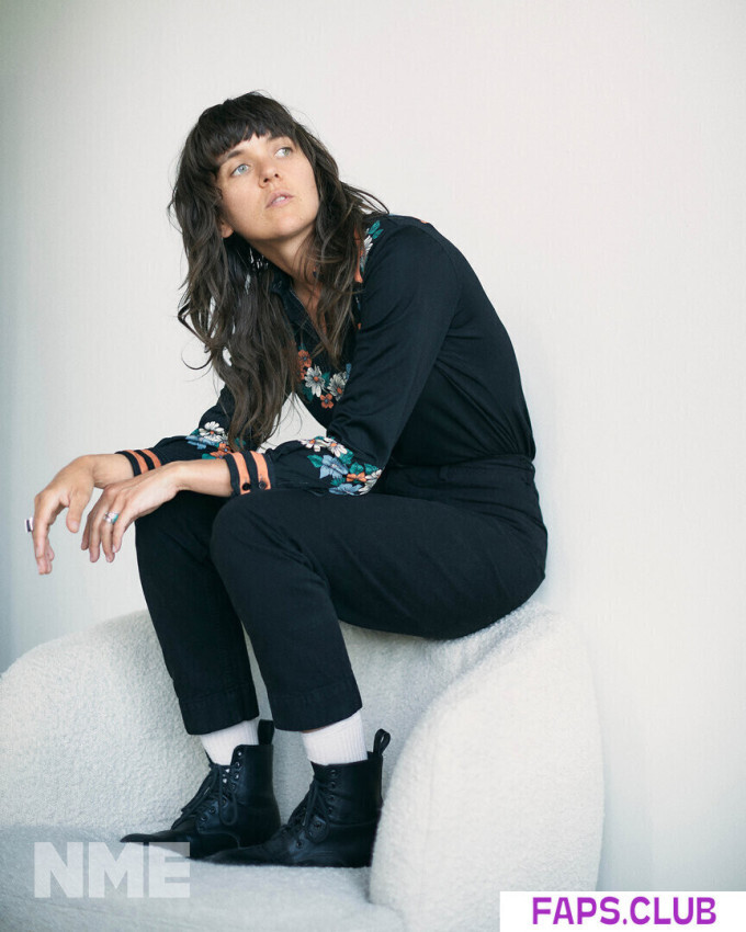 Courtney Barnett photo #3 - Faps