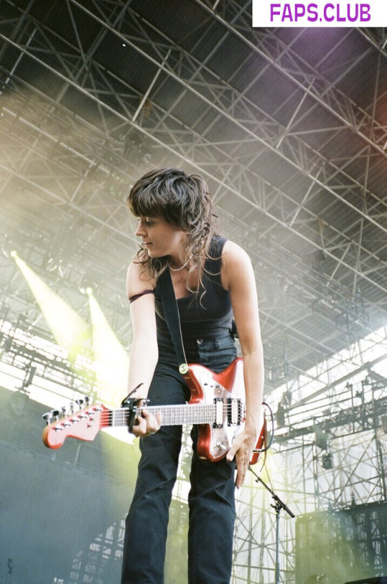 Courtney Barnett photo #11 - Faps