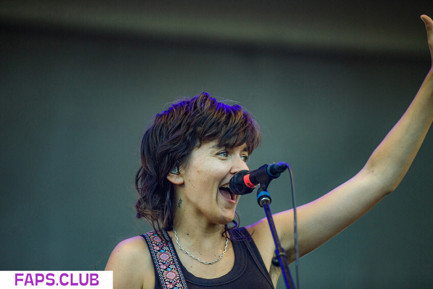 Courtney Barnett photo #21 - Faps