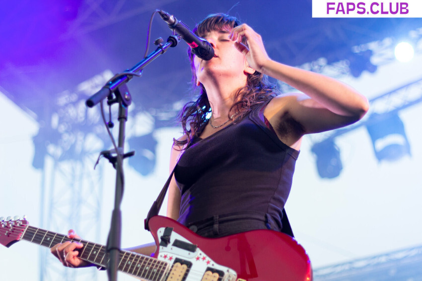 Courtney Barnett photo #17 - Faps