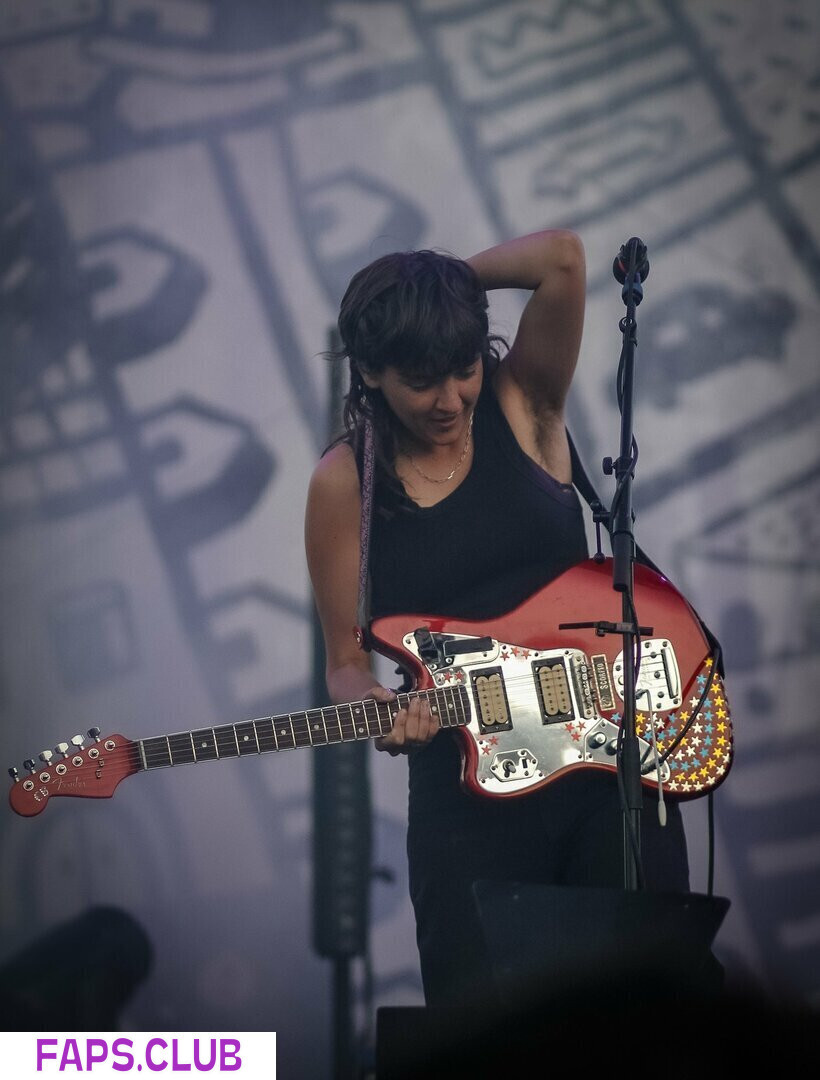 Courtney Barnett photo #16 - Faps