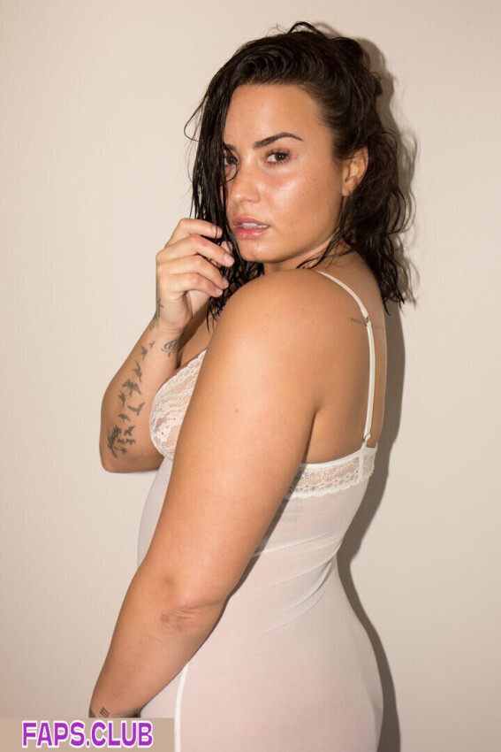 Demi Lavato photo #1 - Faps