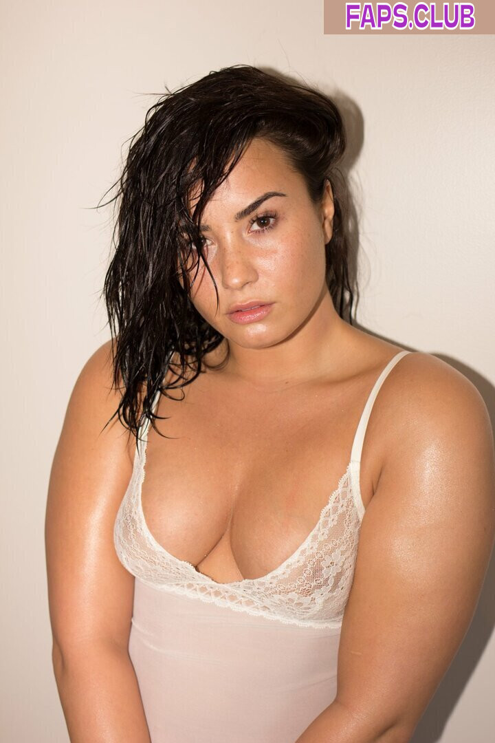 Demi Lavato photo #7 - Faps