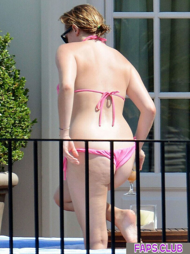 Elisabeth Moss photo #8 - Faps