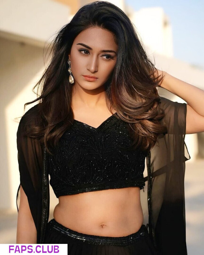 Erica Fernandes photo #9 - Faps