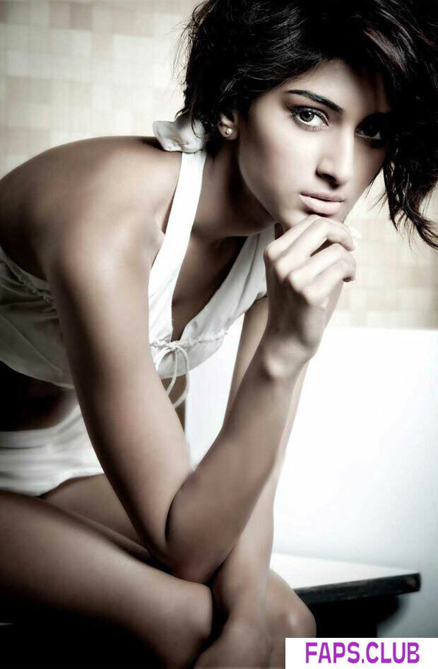 Erica Fernandes photo #26 - Faps