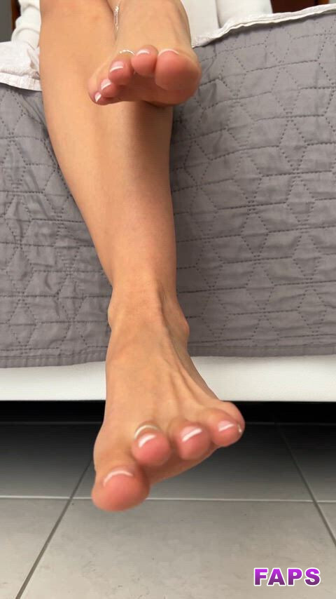 Evi Feet video #4 - Faps