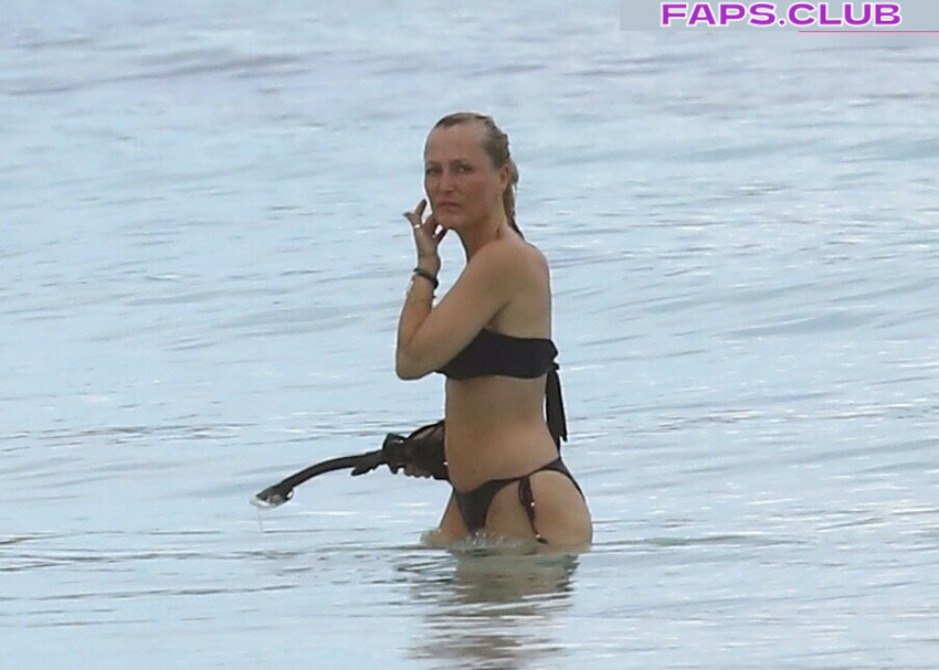 Gillian Anderson photo #391 - Faps