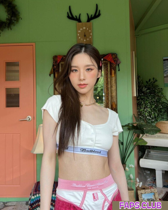 HeeJin photo #2 - Faps