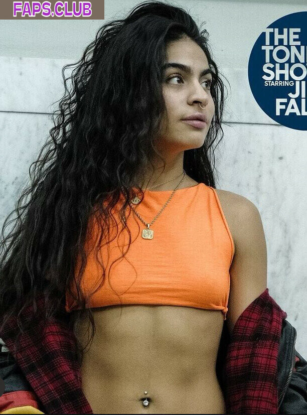 Jessie Reyez photo #7 - Faps