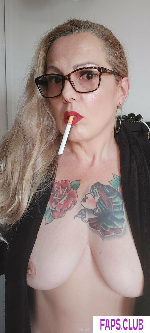 Lady.smoker.queen photo #74 - Faps