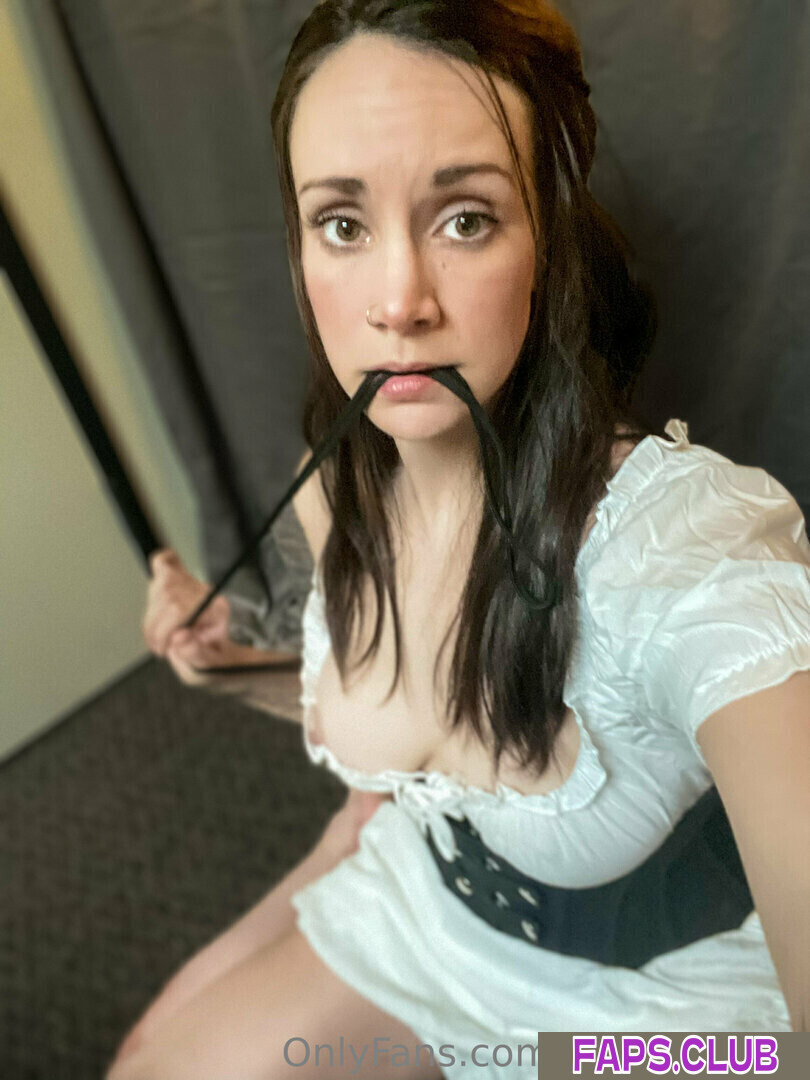 Lucyfoxplays photo #9 - Faps