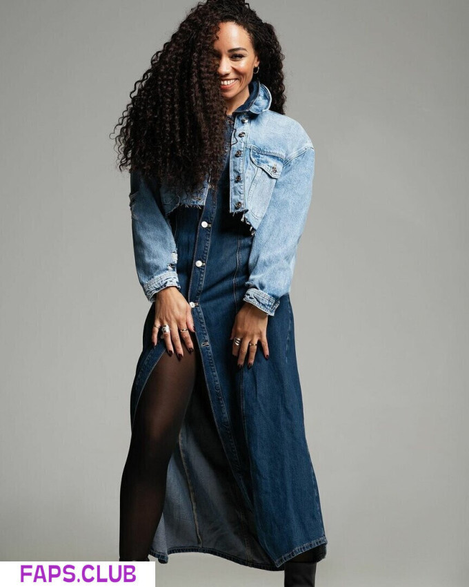 Michelle Ackerley photo #9 - Faps