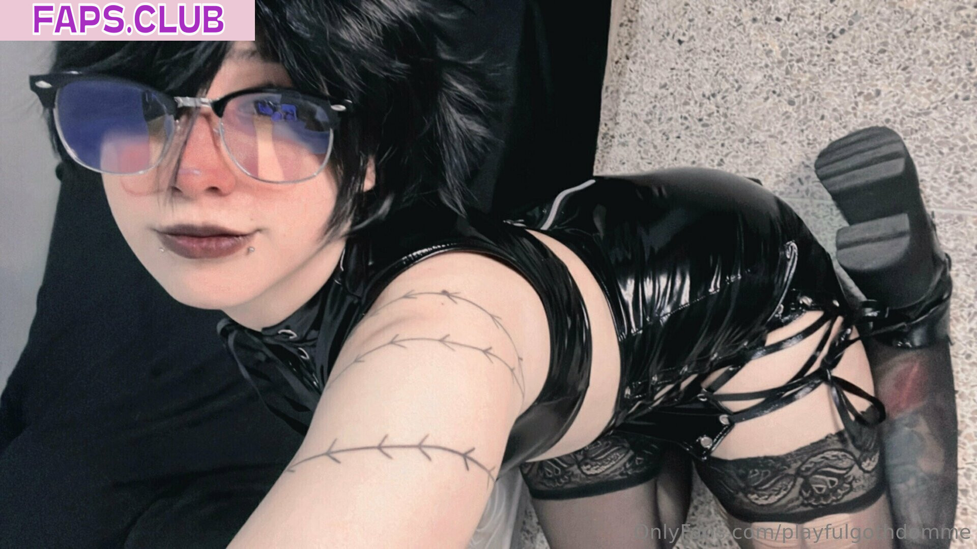 Playfulgothdomme photo #79 - Faps