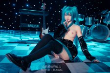 Blacqkl (白莉爱吃巧克力) cosplay Hatsune Miku (73).jpg